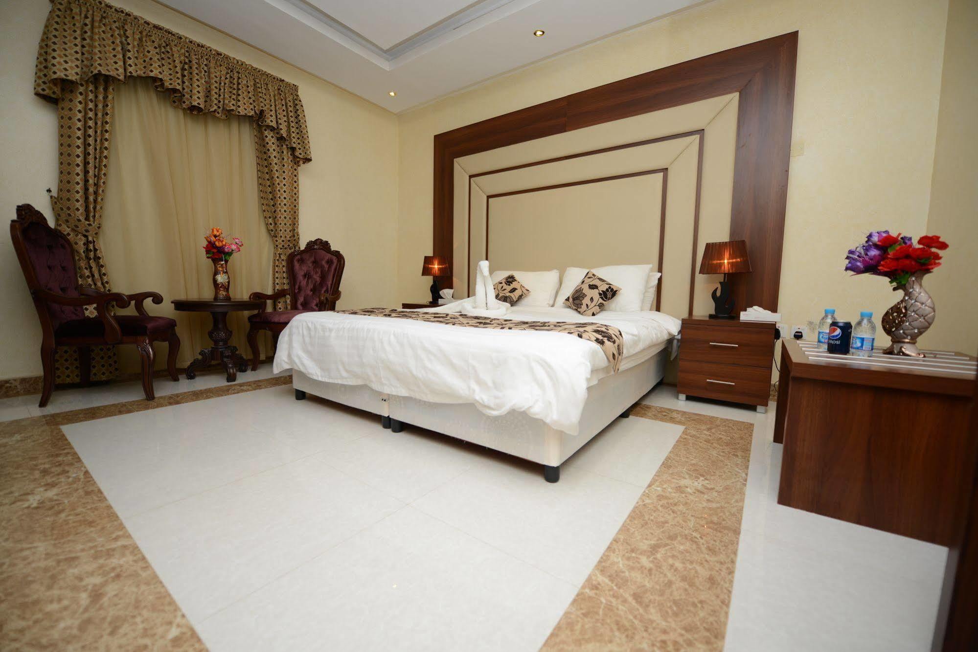 Hotelier Suites Riyad Extérieur photo