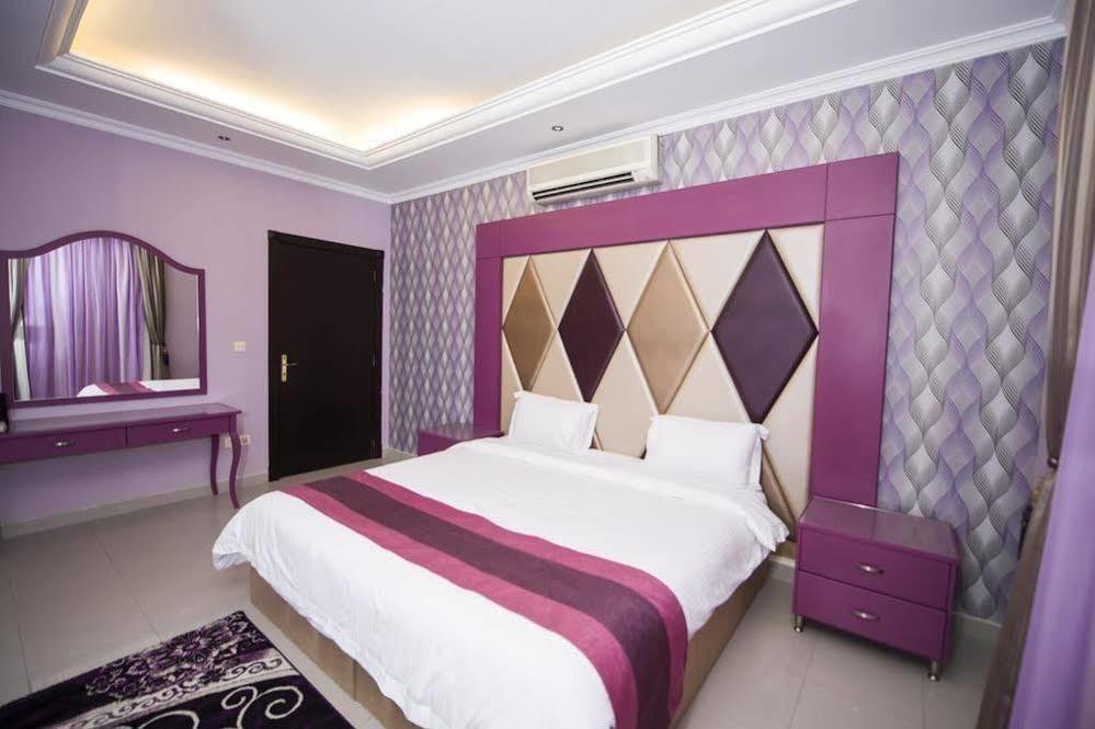 Hotelier Suites Riyad Extérieur photo